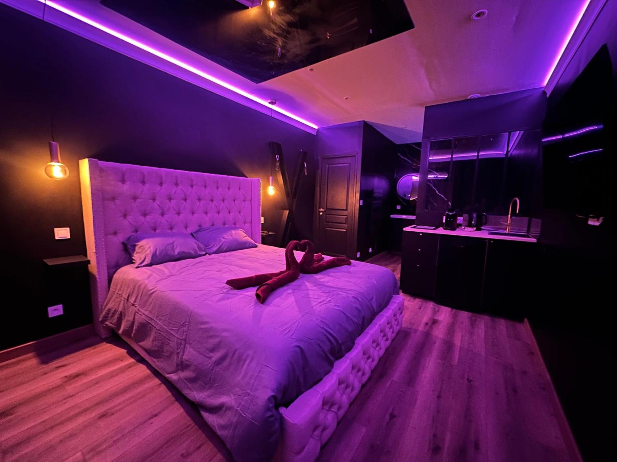 Dark Room Blois - Love Room Saint-Gervais-la-Foret Ngoại thất bức ảnh