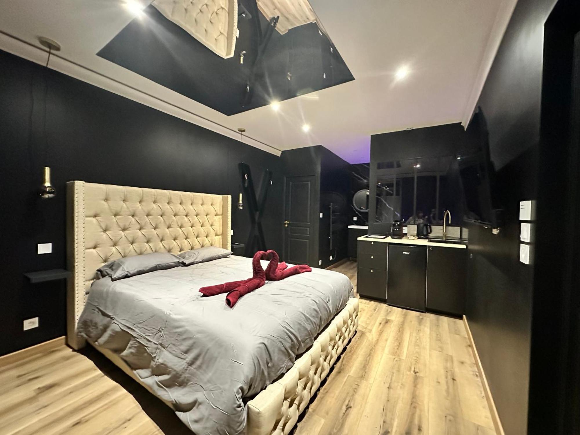 Dark Room Blois - Love Room Saint-Gervais-la-Foret Ngoại thất bức ảnh